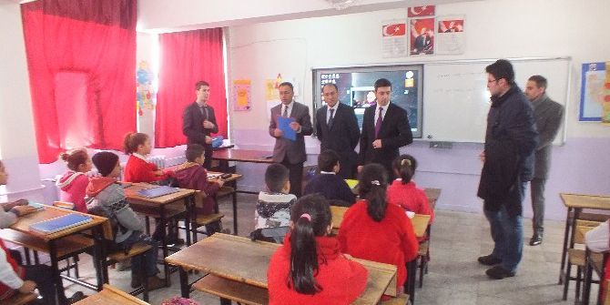 Malazgirt’te 1109 Öğrenciye Kıyafet Dağıtıldı