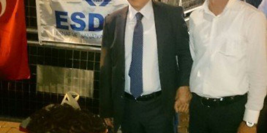 Esder Kayseri Şube Başkanı Kemal Erçalık Demokrasi Nöbetinin 7. Günüde Cumhuriyet Meydanı’nda