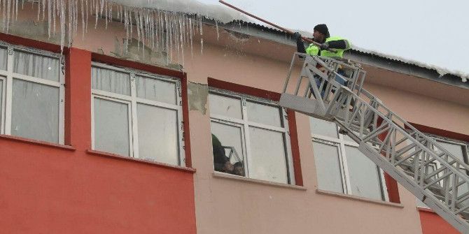 Tutak Belediyesi Çalışmalarına Devam Ediyor