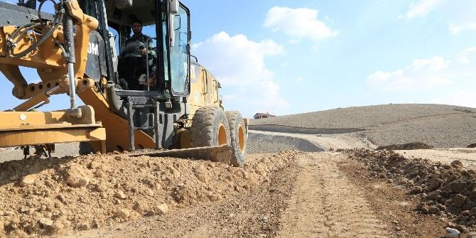 Battalgazi Belediyesi Kıraç Küme Evleri Bölgesinde Yeni İmar Yolları Açıyor