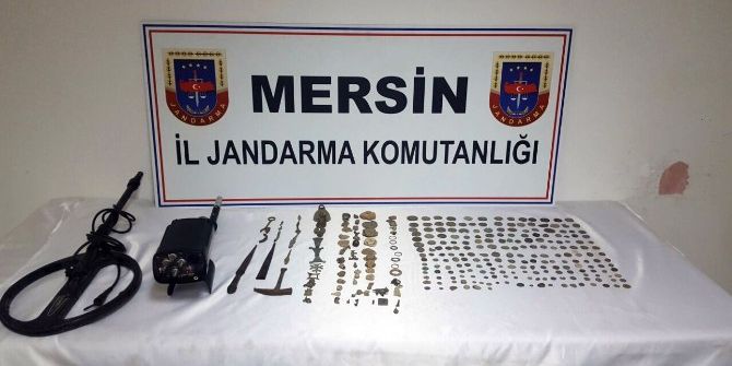 Tarsus’ta Bir Evde 299 Parça Tarihi Eser Ele Geçirildi