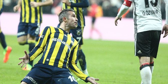 Tahkim, Robin Van Persie’nin Cezasını İndirdi