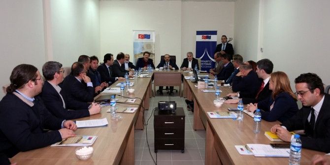 Vali Ustaoğlu Başkanlığında Doğal Taş Bilgilendirme Toplantısı Yapıldı