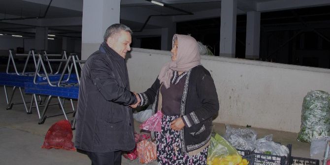 Başkan Kayalı Pazaryeri Esnafıyla Görüştü