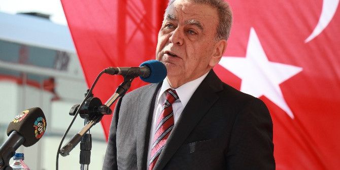 İzmir Metrosu Yeni Vagonlarına Kavuştu