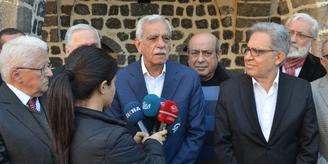 Ahmet Türk’ten Değerlendirme: “Kürt Halkı İle Türk Halkı Kardeştir”