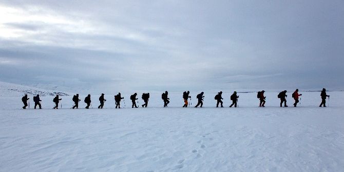 Gazeteciler Buz Tutan Çıldır Gölü’nde 8 Kilometre Yürüdü Ve Kamp Yaptı