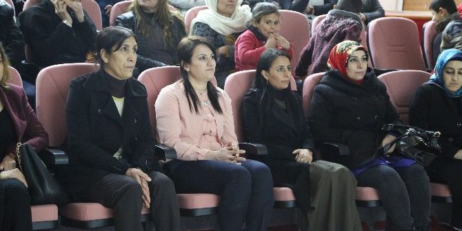 Silopi’de Kadınlar Kanser Hakkında Bilgilendirildi