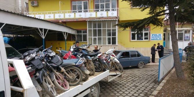 Bolvadin’de Plakası Ve Ruhsatsız Motosikletler Toplanıyor