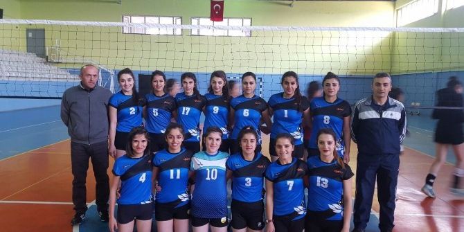 Hakkari Gençlik Spor Kulübü Voleybol Takımı Grup Birincisi Oldu