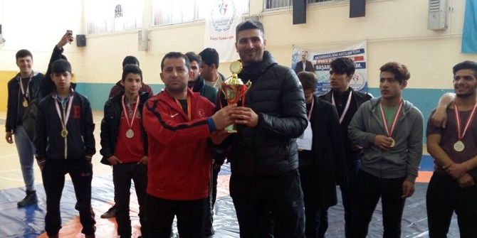 Adilcevaz Anadolu İmam Hatip Lisesi İl Birincisi Oldu