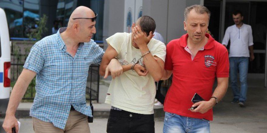 Birlikte İçki İçtiği Arkadaşını Bıçakladı