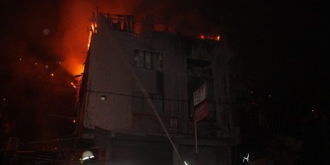 Şişli’de Korkutan Çatı Yangını