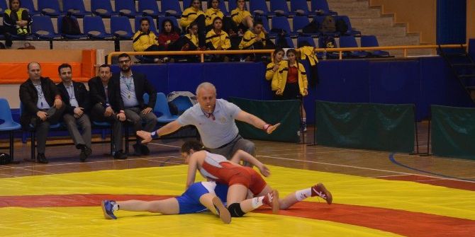 Yıldız Bayanlar Güreş Türkiye Şampiyonası Aydın’da Başladı