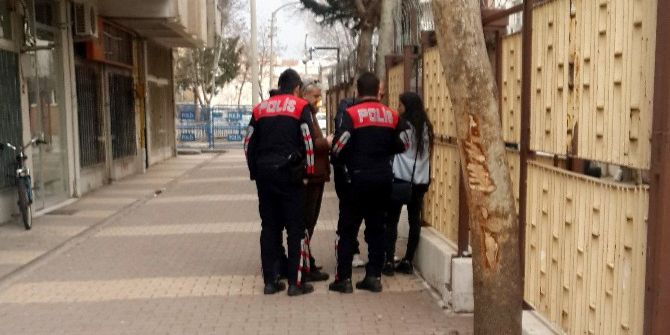 Emniyetin Yanında Gezinen Şüpheli Kadın Polisi Harekete Geçirdi