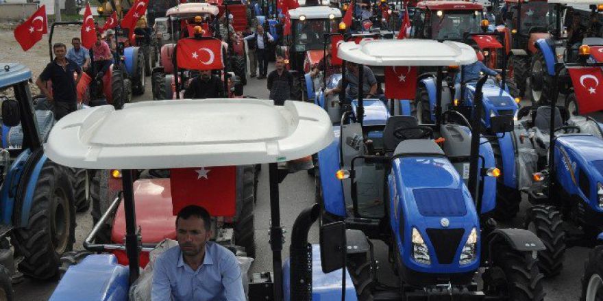 Darbeye Karşı Yüzlerce Traktörle Tepki Konvoyu