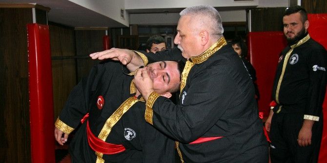 Aslanla Aynı Kafeste Kalıp Geliştirdiği Spor, Rakipleri Nefessiz Bırakıyor