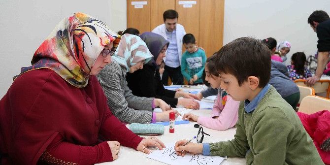 Çocuklar Öğrendiklerini Ailelerine Öğretiyor