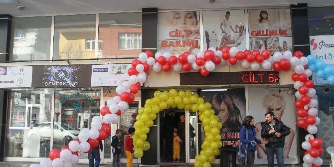 Makas Eller Bayan Kuaförü Yeni Yerinde Yenilenen Yüzüyle Hizmete Girdi