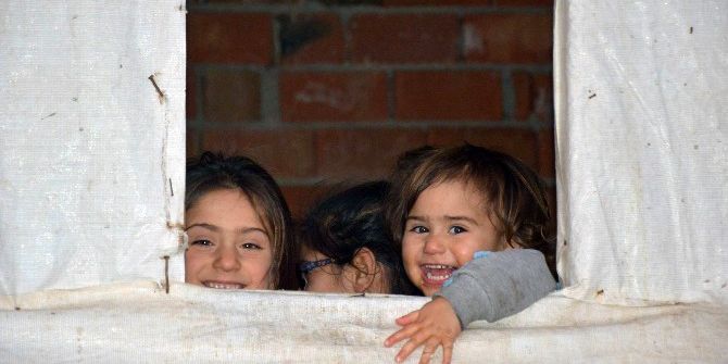 5 Çocuklu Ailenin Penceresiz Ve Kapısız Evde Yaşam Mücadelesi