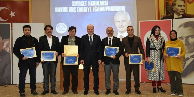 Gemlikli Ak Parti Üye Ve Yöneticiler Sertifikalarını Aldı