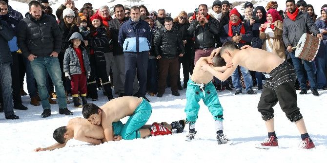 Pehlivanlar ’Kar Meydanı’na Çıktı