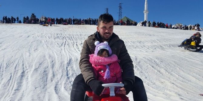 Günübirlikçi Tatilcilerin Kızak Keyfi