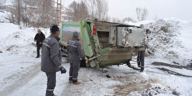 Muş Belediyesinden Kar Temizleme Çalışması