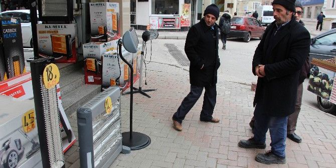 Vatandaşlar Doğalgazın Yolunu Gözlüyor