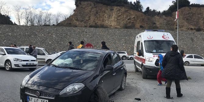 Alkollü Sürücü Refüje Çıktı: 2 Yaralı