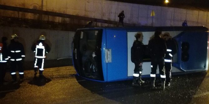 Pendik’te Yolcu Minibüsü Devrildi: 1 Yaralı