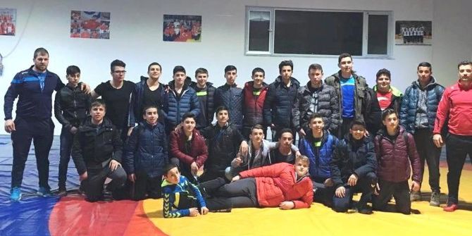 Altınovalı Güreşçiler Şampiyon Oldu