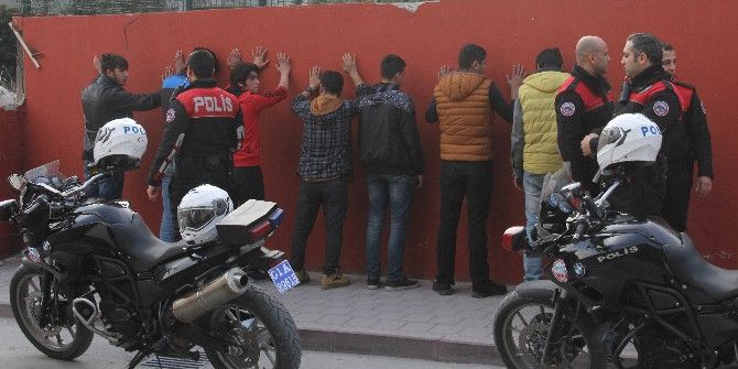 Adana’da Galatasaraylı Taraftarlara Saldırı