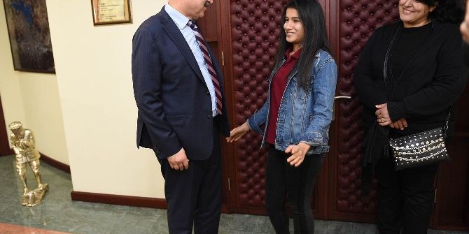 Protez Koluna Kavuşan Gökçe: "El Sıkmak Çok Güzelmiş"