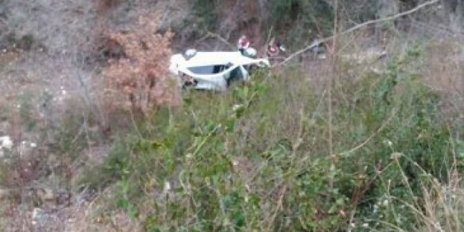 Otomobil Şarampole Düştü: 2 Yaralı