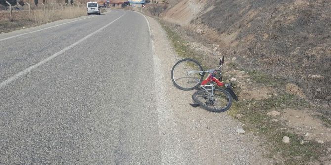 Hafif Ticari Araç Bisiklete Çarptı: 1 Yaralı