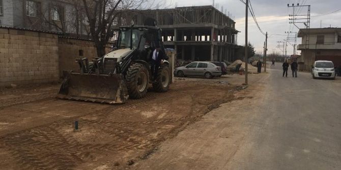 Elbeyli İlçesinde Yol Genişletme Çalışmaları Sürüyor