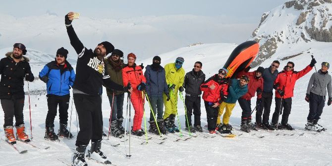 Hakkarili Kayakseverlerin Telefon Şebekesi Çilesi