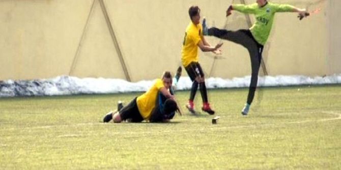 Futbol Sahasında Uçan Tekme Ve Yumruklar Konuştu