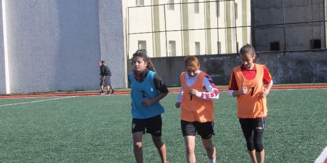 Amasyalı 5 Kadın Sporcu, Siirt’e Gönüllü Transfer Oldu