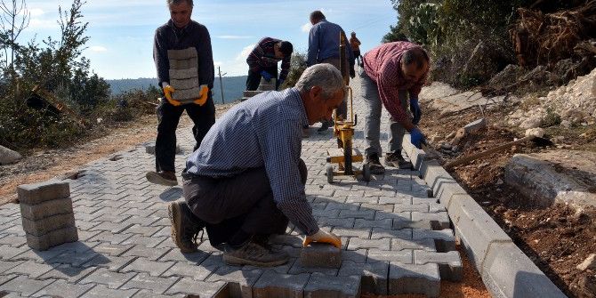 Manavgat Çardak Mahallesi Sokakların Parke Taşı