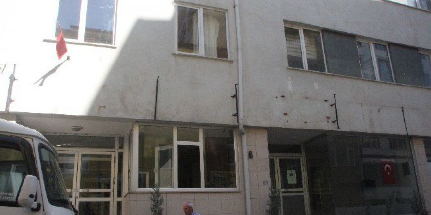 Bilecik’te Fethullah Gülen’e Yakınlığı Bilinen Dershanenin Tabelası İndiridi