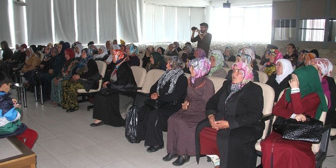 Kadın Gezici Semt Pazarcılarıyla Toplantı Yapıldı