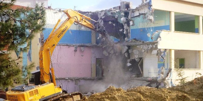 Bilecik’in 38 Yıllık Emektar Okulunun Yıkım Çalışmaları Başladı