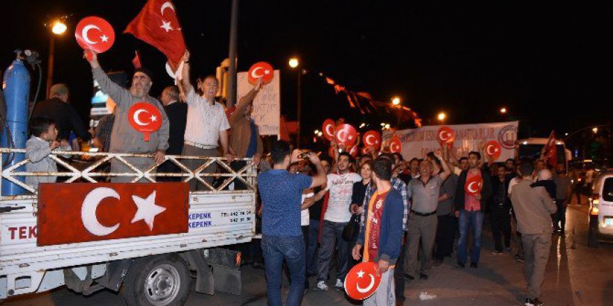 Esnaf Demokrasi Nöbetinde