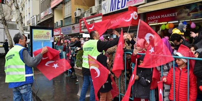 12 Şubat Kahramanları Anısına 12 Bin Türk Bayrağı