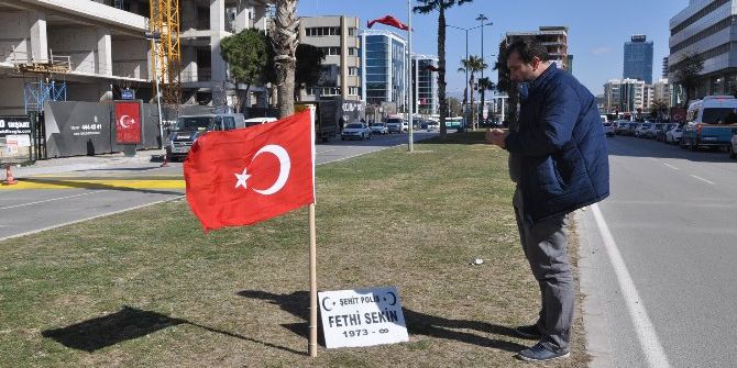 İzmir Adliyesine Kahramanın Mezar Taşı Konuldu