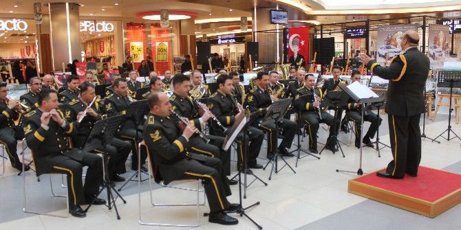 2. Ordu Bölge Bando Takımı Tarafından Da Bir Konser Düzenlendi.
