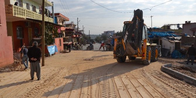 Erdemli’de Parke Yol Çalışmaları Sürüyor