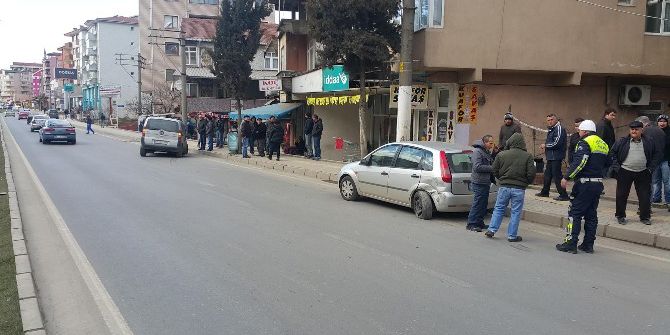 Lastiği Patlayan Araç Kaza Yaptı